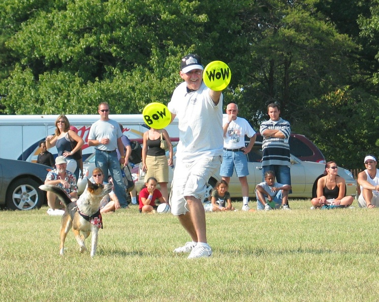 frisbee-dog_42161421_o.jpg
