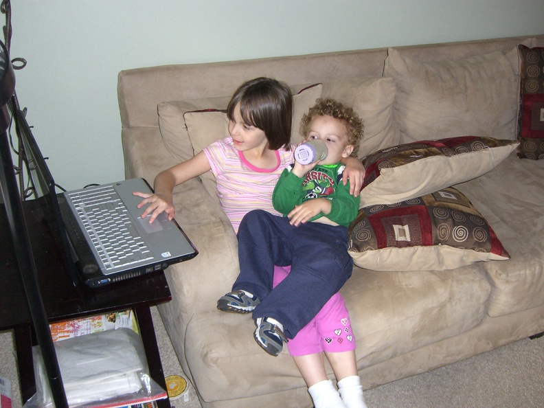 cant-feed-the-baby-without-a-laptop_2936679660_o.jpg