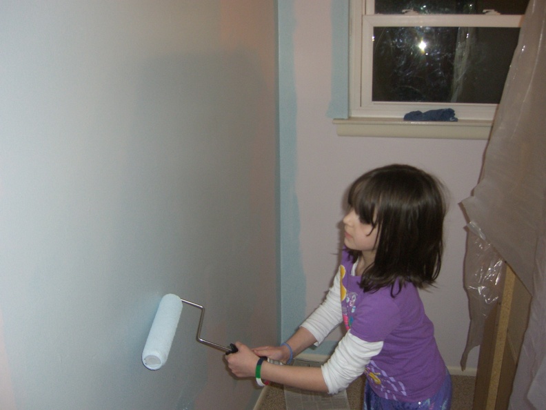 cora-helps-paint-her-room_4363643865_o.jpg