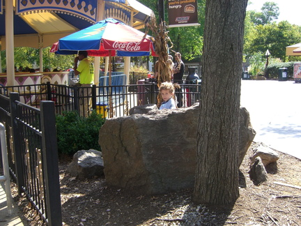 continuing-with-his-rocks-and-trees-theme-at-six-flags 5069874997 o