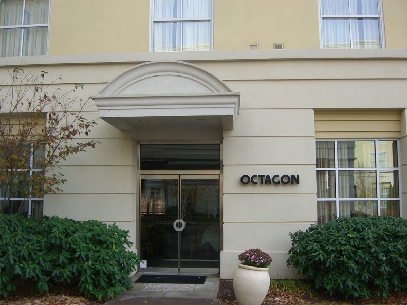 the-octagon-restaurant-has-an-o-and-a-door-handle-shaped-like-octagons_5203281996_o.jpg