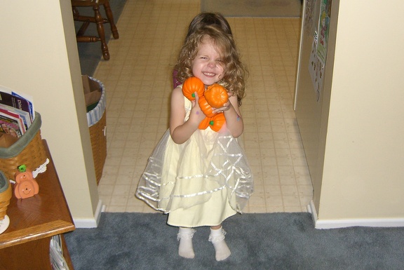 callie-with-pumpkins 265342176 o
